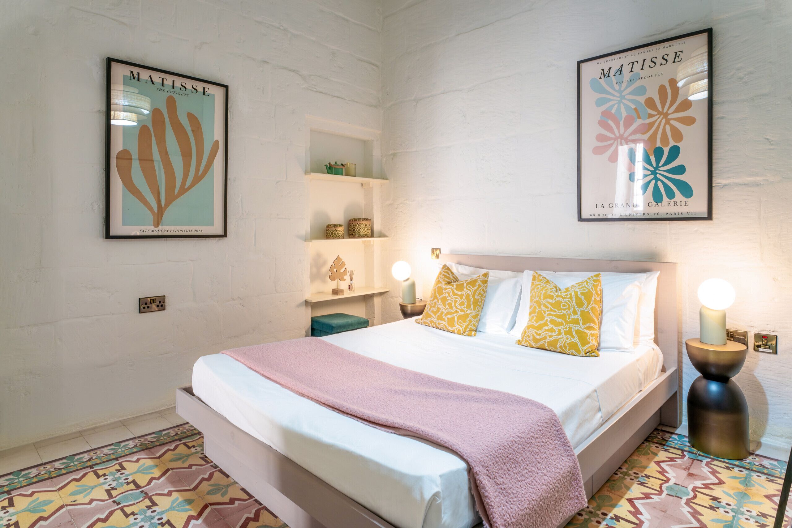 2 habitaciones, escritorio, tabla de planchar con plancha y wifi gratis 