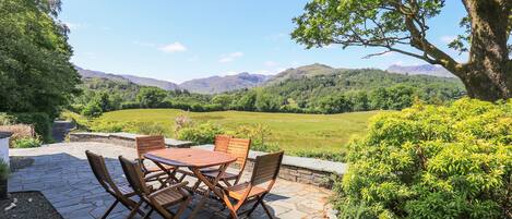 Cottage | Outdoor dining