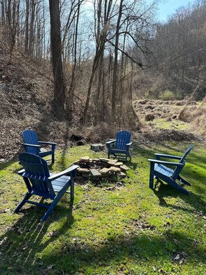 Property grounds - Unit C: 20 Sec Ride to Trails, Sleeps 8! (Red Jacket)