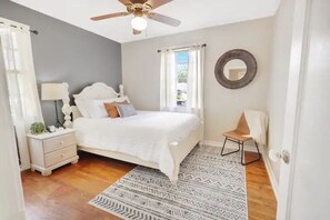 2 bedrooms, iron/ironing board, WiFi