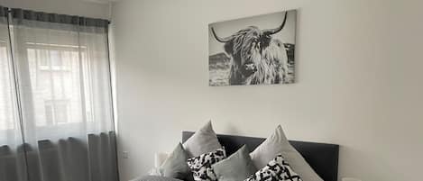 1 habitación, tabla de planchar con plancha, wifi gratis y ropa de cama