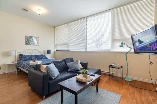 Sunny Downtown Loft with AC