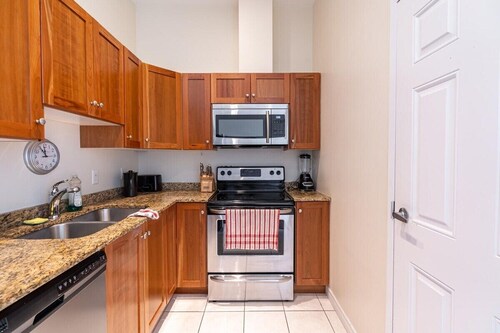 Sunny Downtown Loft with AC