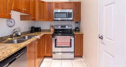 Sunny Downtown Loft with AC