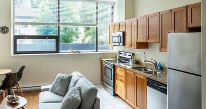 Quaint Loft with AC, Abundance of Sunlight