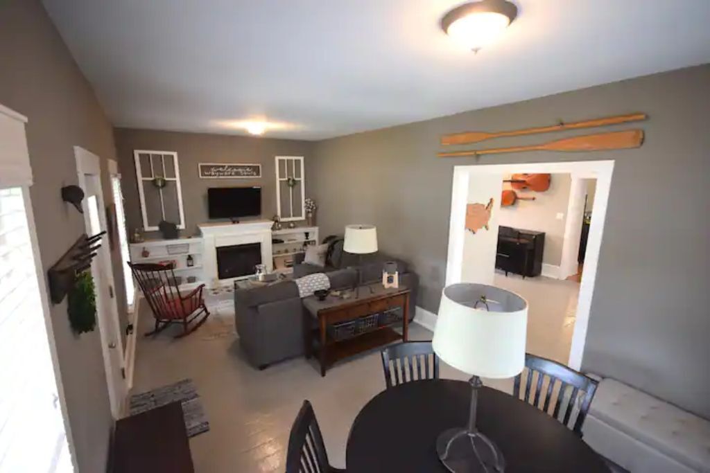 3br Newly Renovated House In The Heart Of Sturgeon Bay - Sturgeon Bay, WI