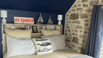 1 habitación, escritorio, tabla de planchar con plancha y wifi gratis