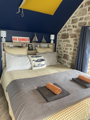 1 bedroom, desk, iron/ironing board, free WiFi - Charming renovated longère between land and sea in Quiberon Bay (Ploemel)