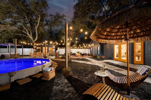 Outdoor Oasis! Group Getaway w/ Pool in Brandon