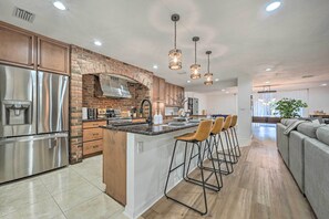 Fridge, microwave, stovetop, dishwasher