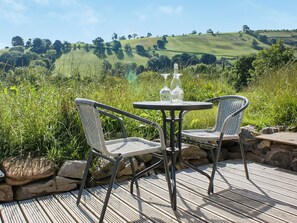 Outdoor dining - Creyr Glas Pod -UK41796 (Penybontfawr, near Llanfyllin)