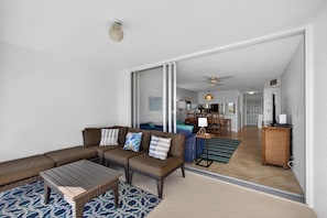 Smart TV, fireplace, books - Beach Access Resort Condo with Breath-Taking View (Jupiter)