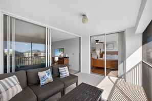 Smart TV, fireplace, books - Beach Access Resort Condo with Breath-Taking View (Jupiter)