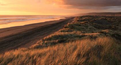 Cosy retreat overlooking the dune sanctuary