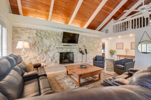 TV, foosball, table tennis - The Villa of Pelico Palms (Monroe County)