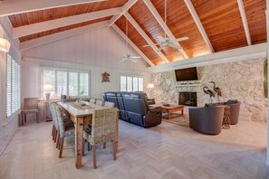 TV, table football, ping pong, stereo