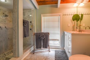 Bathroom - 9BR Estate | 3 Homes/2 Pools/Hot tub -30 Min to KW (Monroe County)