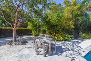 Outdoor dining - 9BR Estate | 3 Homes/2 Pools/Hot tub -30 Min to KW (Monroe County)