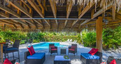 9BR Estate | 3 Homes & Pool | 30 Min to KW