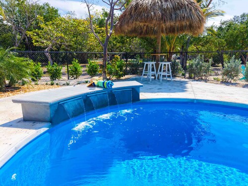 Pelico Palms Estate.