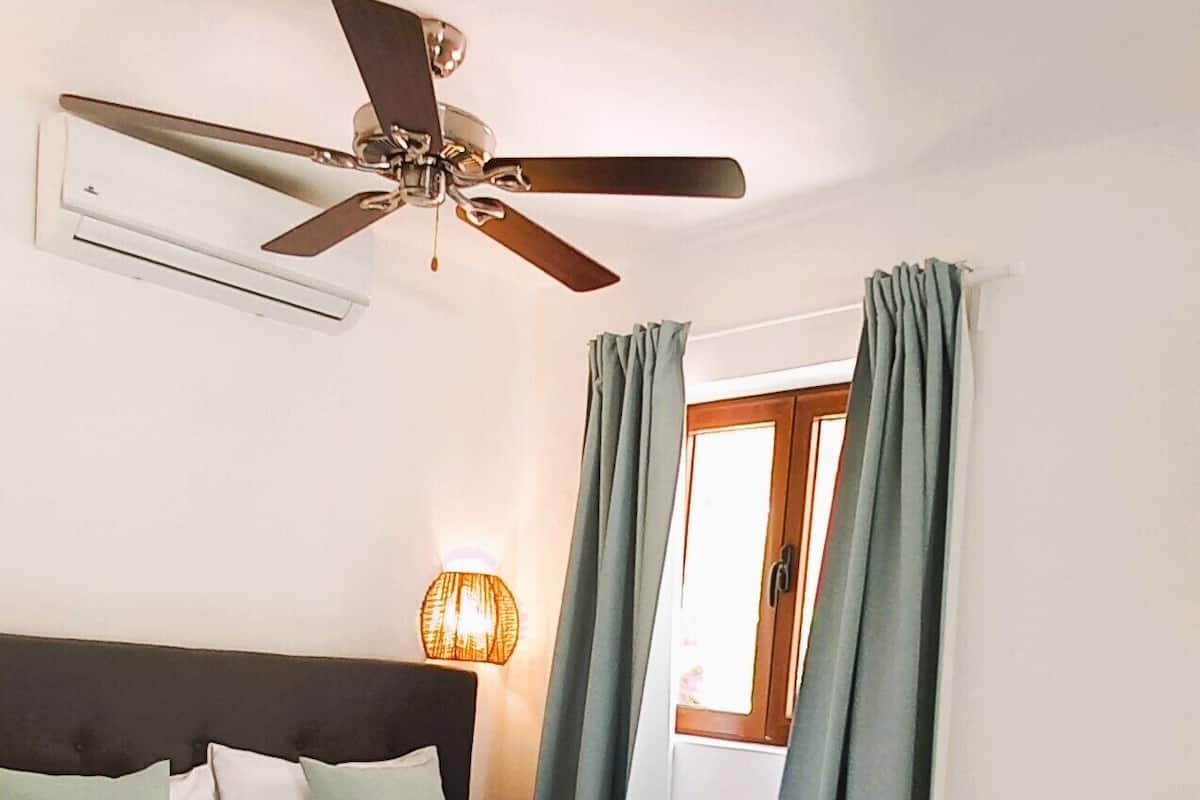 Classic Studio | Pillow-top beds, minibar, free WiFi