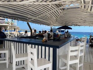 Bar (in der Unterkunft)