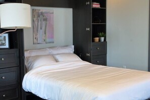 Silitysrauta/-lauta, Wi-Fi, vuodevaatteet