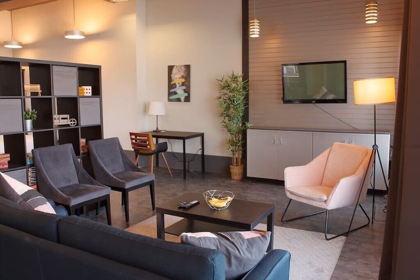 Suite With Ac, Industrial Styling - 노바스코샤