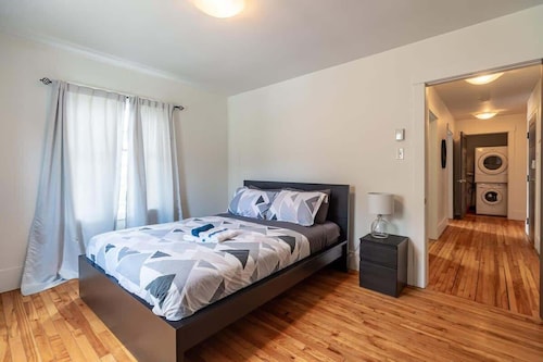 Beautiful & Spacious Apt, AC