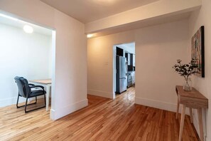 Interior - Beautiful & Spacious Apt, AC (Bedford)