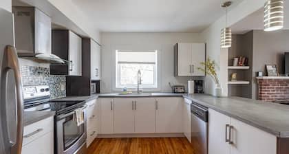Beautiful & Spacious Apt, AC