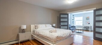 Gorgeous & Sunny Executive Suite, AC