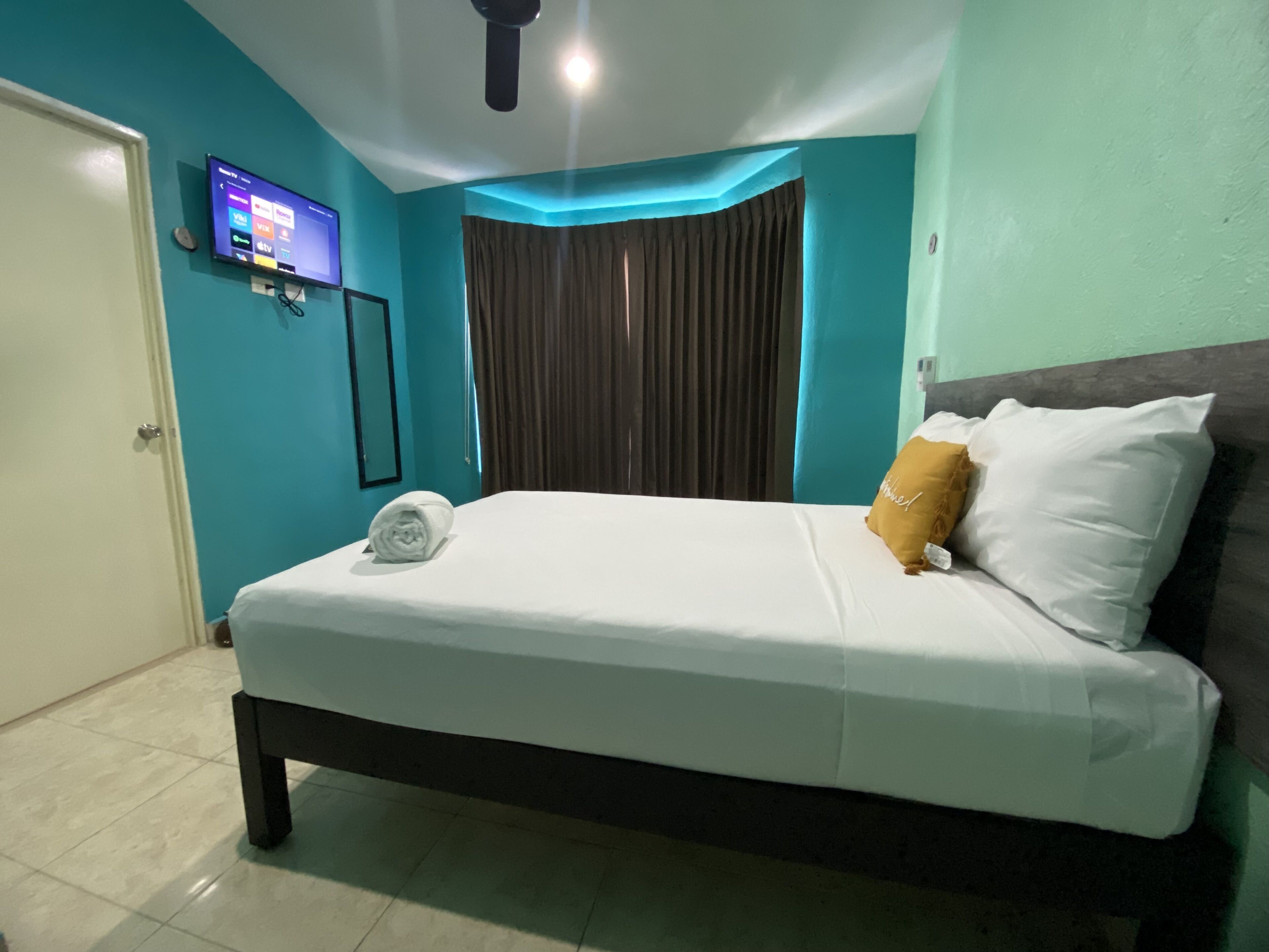 Habitación clásica | Decoración personalizada y muebles diferentes 