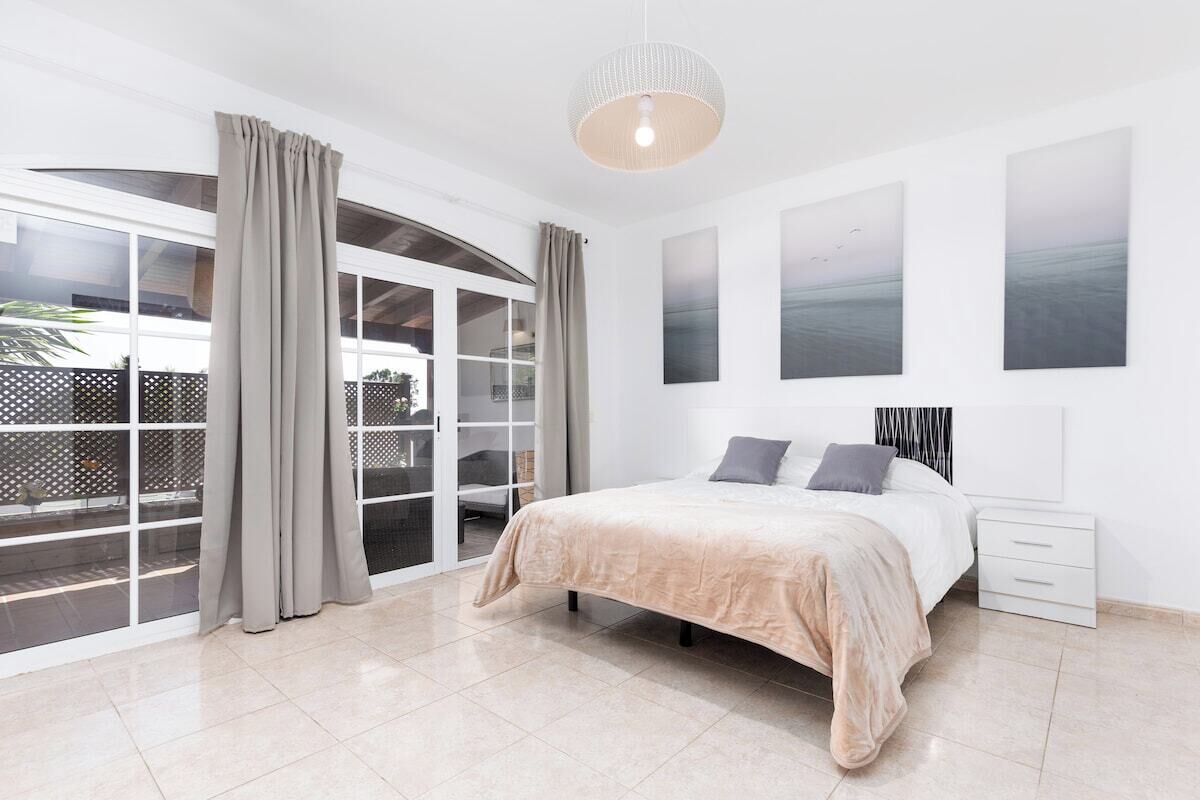 3 chambres, fer et planche à repasser, Wi-Fi, draps fournis