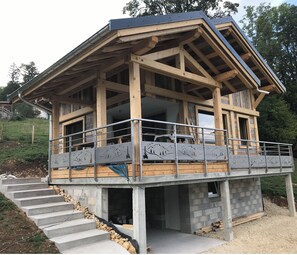Exterior detail - Character cottage close to hiking trails (Villers-le-Lac)