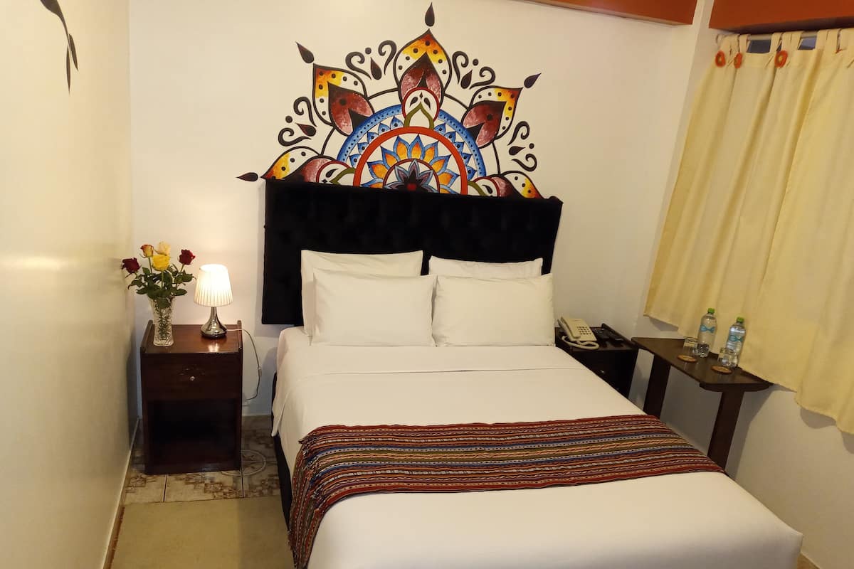 Habitación doble estándar | Decoración personalizada y muebles diferentes