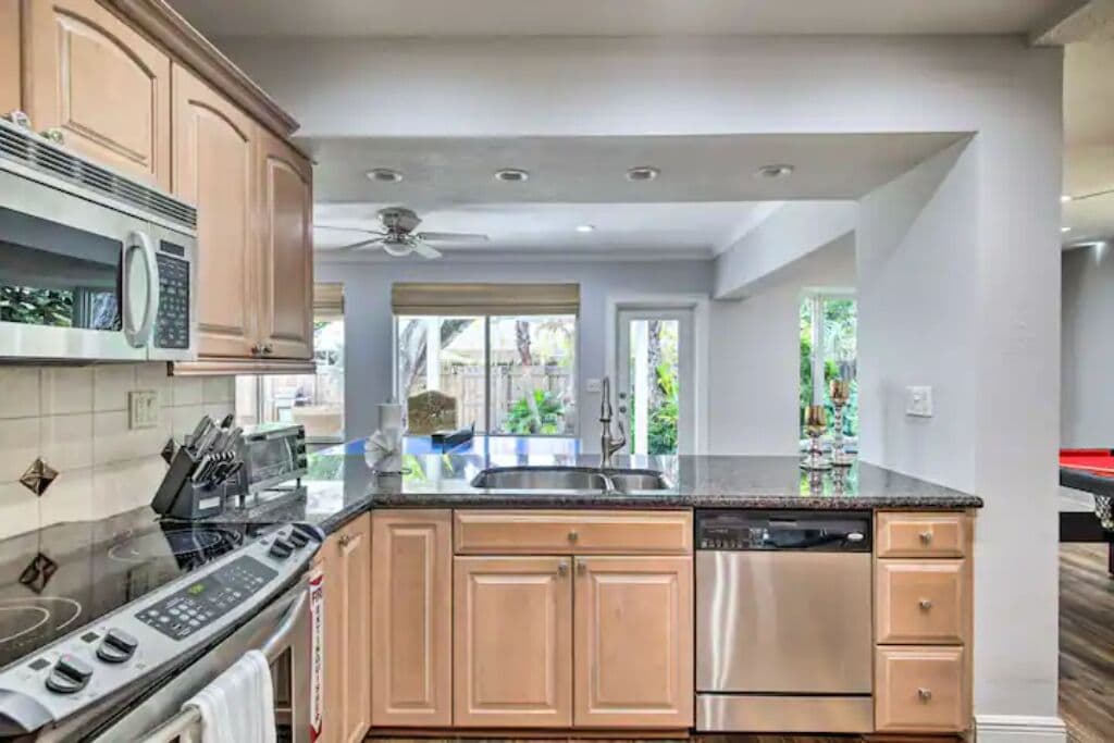 Mikrowelle, Ofen, Geschirrspüler