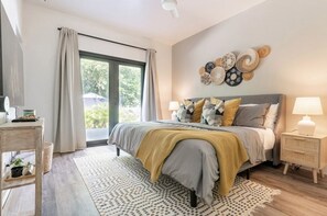 2 bedrooms, in-room safe, desk, iron/ironing board