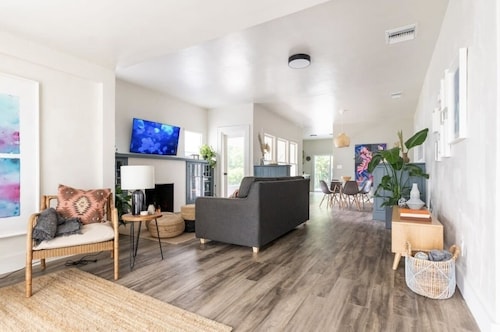 NEW HISTORIC HOME REMODELED 2 BLOCKS TO MIAMI DESIGN DISTRICT