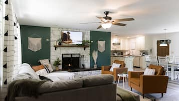 Smart-TV, peis og bøker