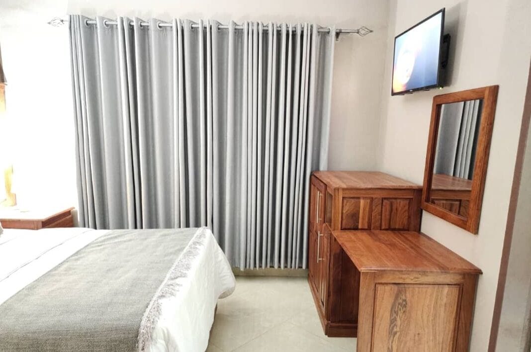 Luxury Double Room, 1 Bedroom, Non Smoking, Garden View | Television
