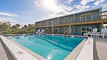 Piscine extérieure, piscine chauffée