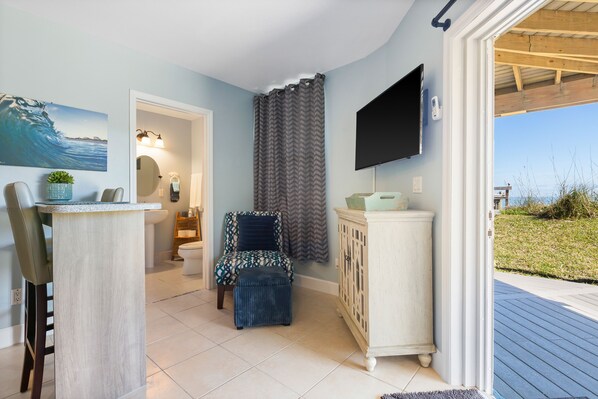 Interior - Direct Ocean Front Accommodation ground-level-Twin Fin (Melbourne Beach)