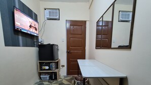 Junior Studio Suite - Tagaytay House withBathtub by Bea and RM (Tagaytay)
