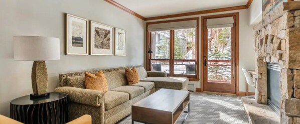 Televisión, chimenea y videojuegos 