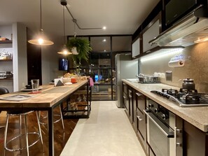 Fridge, paper towels