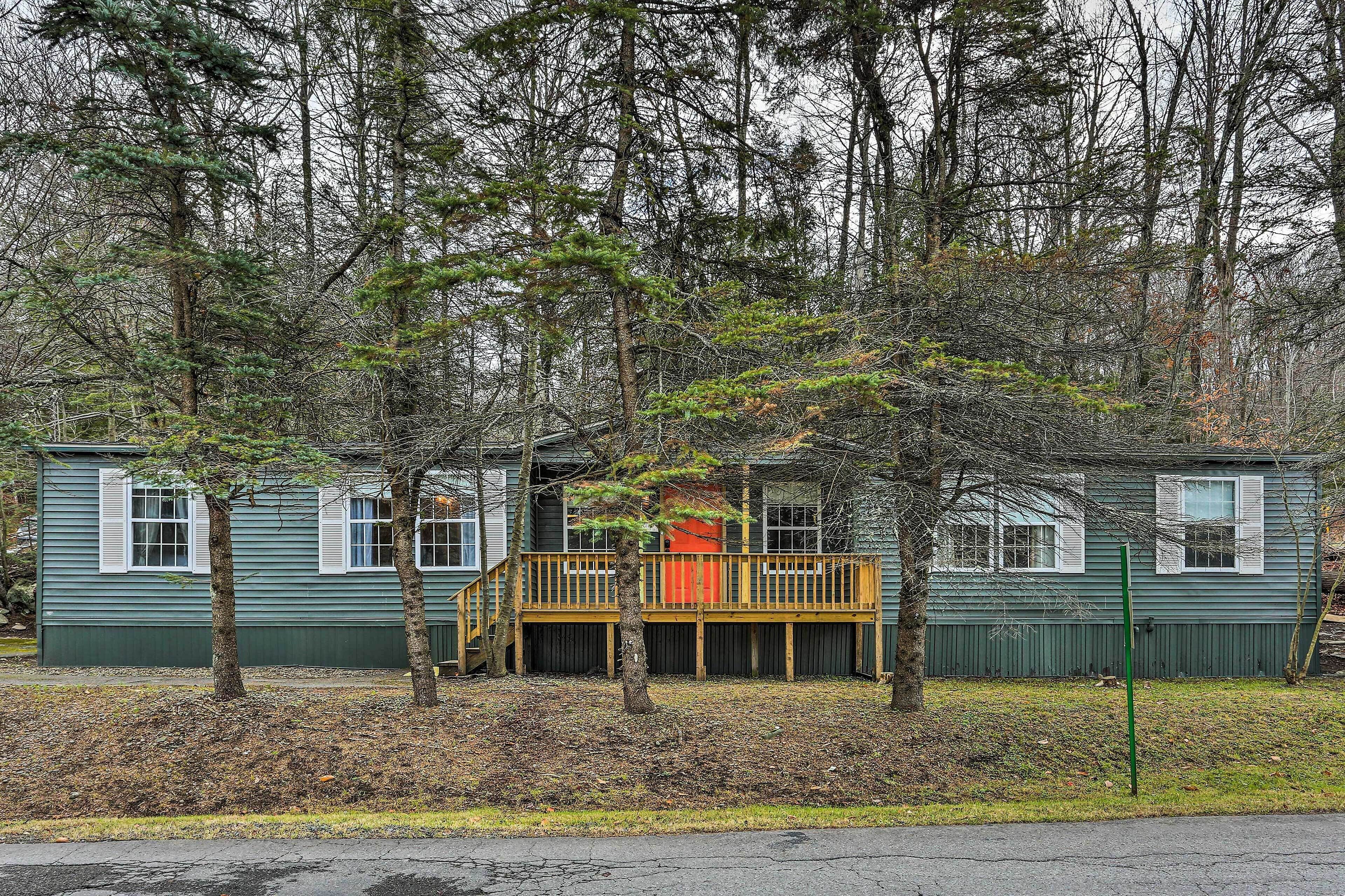 Greentown Hideaway w/ Kayaks & Electric Bicycles!