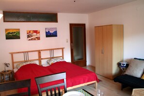 Bed sheets - 1 Studio Flat walking distance to ski lifts (we have 2 in the same building) (Kaprun)