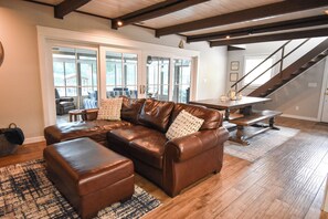 Smart-TV, Kamin, Videospiele, DVD-Player