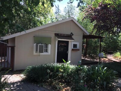 Quiet Petite Garden Retreat